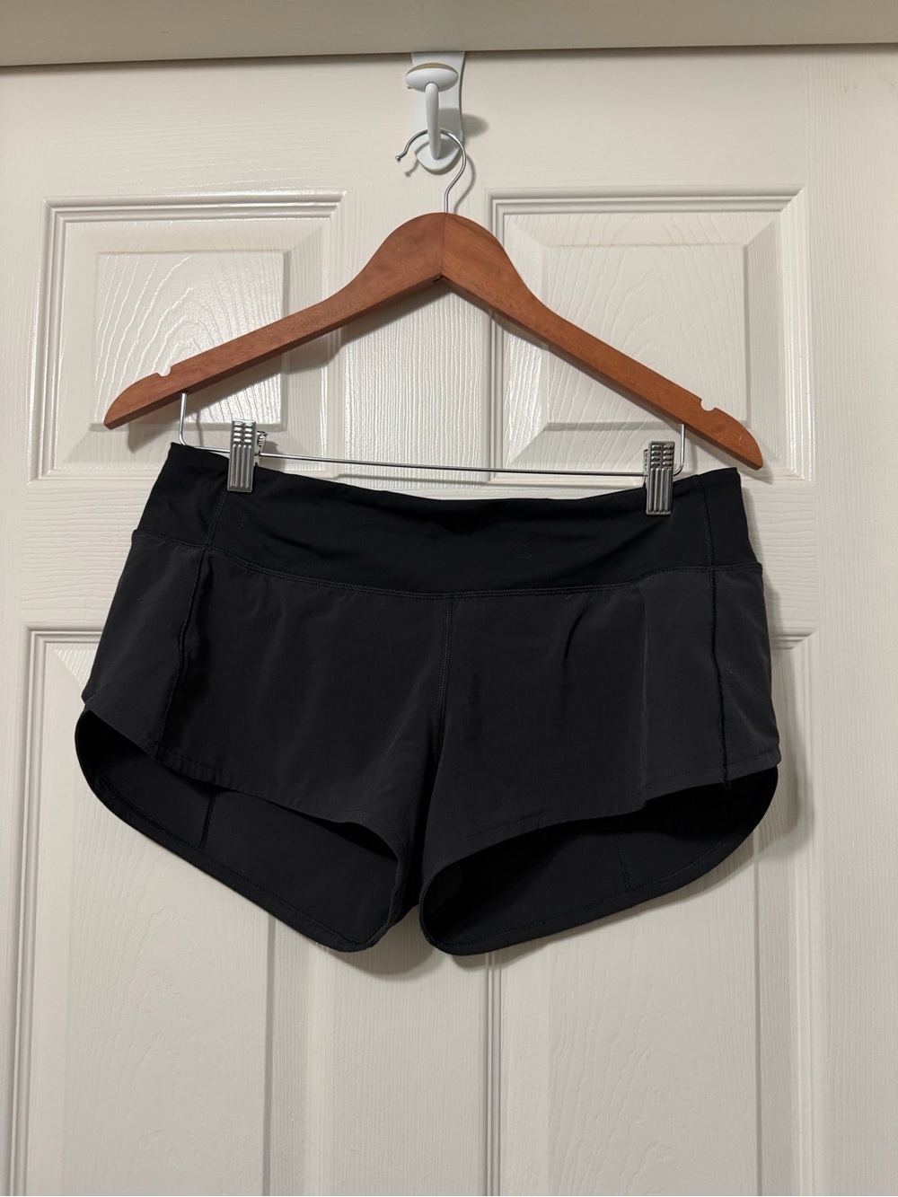Lululemon athletica speed up short size 6 euc